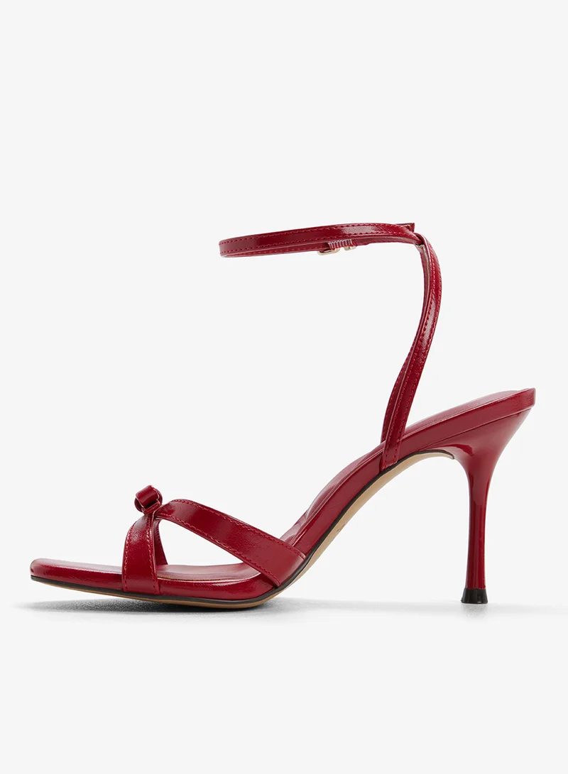 الدو صنادل بكعب عالٍ وحزام للكاحل